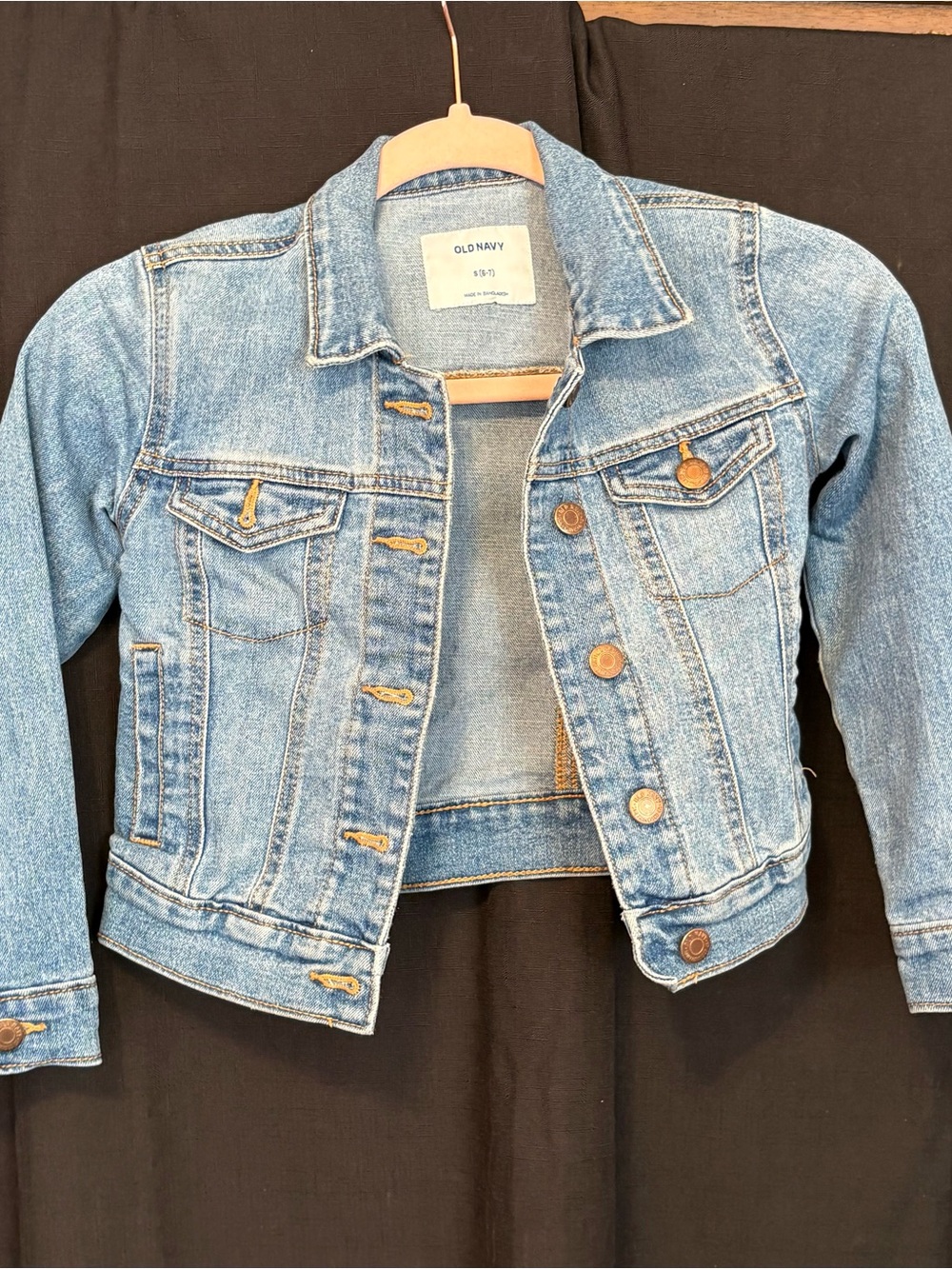 Old Navy girls Denim Trucker Jacket. Traditional button-flap. Sz.S (6-7)